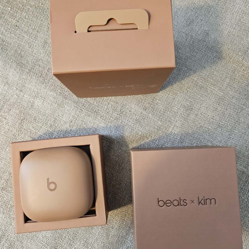 Beats Fit Pro True Wireless Earbuds - Kim K Special Edition - Dune - Picture 3 of 5